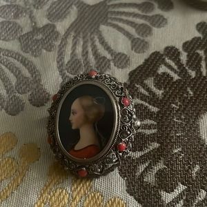 Sterling silver small brooch/ pendant.